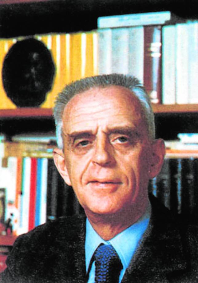 MAURICE DUVERGER naci� el 5 de junio de 1917 en Angulema y ha muerto el 17 de diciembre de 2014 en Par�s. Fue el patriarca de la ciencia pol�tica francesa, autor de numerosos manuales de referencia. Su sabidur�a acad�mica contrastaba con los compromisos de un ciego pol�tico.