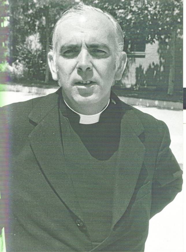 �NGEL MAR�A GARC�A DORRONSORO naci� el 24 de julio de 1924 en Bilbao y ha muerto el 23 de diciembre de 2014 en Madrid. Era bilba�no, sacerdote del Opus Dei y capell�n de la Universidad de Navarra en la que fue profesor de su Facultad de Periodismo. 