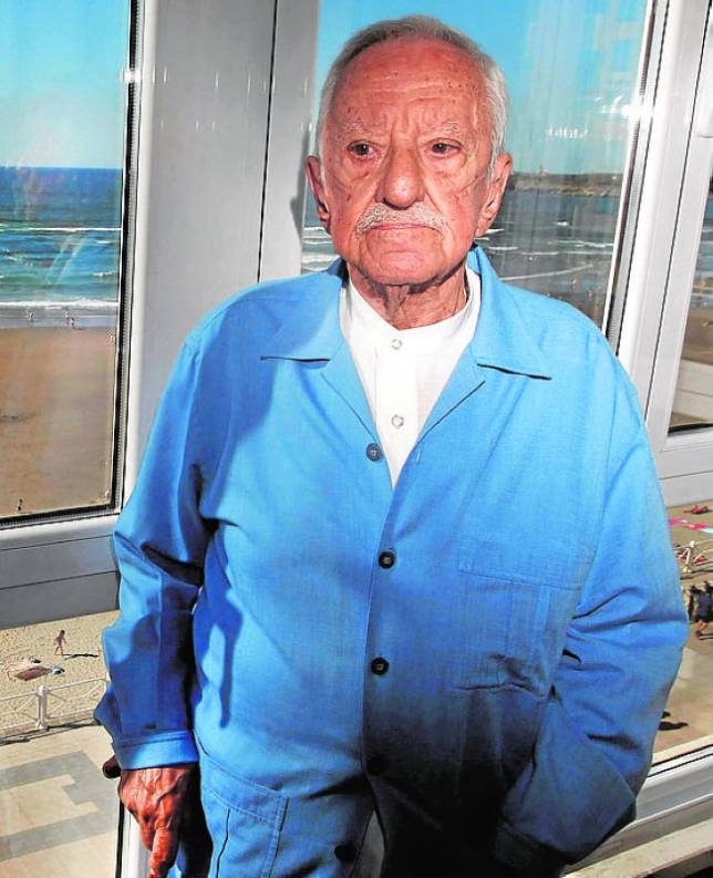 EUGENIO SU�REZ G�MEZ naci� en Daimiel en 1919 y ha muerto en Avil�s el 30 de diciembre de 2014. Fund� y dirigi� �El Caso� y �S�bado Gr�fico� entre otras publicaciones. Ten�a los premios Luca de Tena (1983), Gonzalez Ruano (1993) y el Rodr�guez Santamar�a de la Asociaci�n de la Prensa de Madrid (2003).