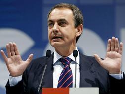 Zapatero rechaza el recorte presupuestario que propone Rajoy para hacer frente a la crisis financiera