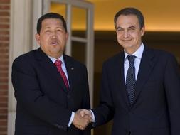 Encuentro distendido entre el Rey y Ch�vez tras el ��por qu� no te callas?�