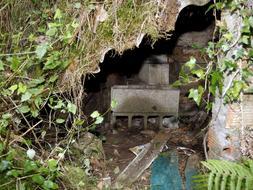 La Guardia Civil localiza un tercer zulo en Getxo con 30 kilos de explosivo y trata de encontrar otro en Urquiola