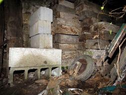 La Guardia Civil localiza un tercer zulo en Getxo con 30 kilos de explosivo y trata de encontrar otro en Urquiola