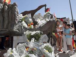 Gritos e insultos contra Zapatero en la concentraci�n de la Asociaci�n de V�ctimas del Terrorismo en Madrid