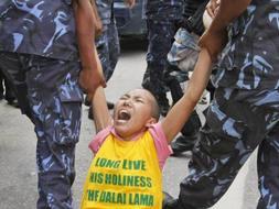 La inauguraci�n de los Juegos desencadena protestas en todo el mundo, incluido un muerto por suicidio