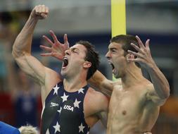 Phelps suma su segundo oro en una final de infarto