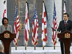 El presidente de Georgia firma el plan de paz propuesto por la UE y exige la retirada de las tropas rusas