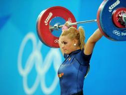 Rafa Nadal asegura una medalla más para España tras batir al serbio Djokovic en semifinales por 2 sets a 1