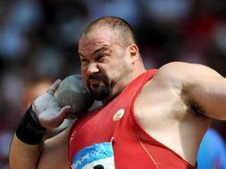 Rafa Nadal asegura una medalla más para España tras batir al serbio Djokovic en semifinales por 2 sets a 1