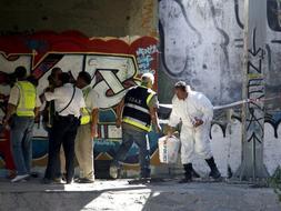 ETA hace estallar dos artefactos en la costa de M�laga y la polic�a desactiva un tercero bajo un puente de la A-7