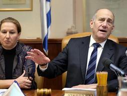 Israel aprueba liberar a 200 presos palestinos en un intento de tender puentes al sector moderado de la ANP