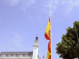 La identificación de las víctimas y el dolor de las familias marcan el día después de la tragedia aérea de Barajas