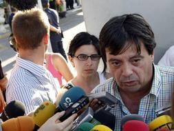 Los familiares estudian asociarse para �hacer algo�