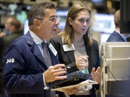 Las medidas para paliar la crisis impulsan Wall Street un 3,86%