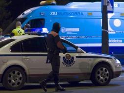 Un coche bomba de ETA causa cuantiosos daños materiales en el edificio de Caja Vital de Vitoria