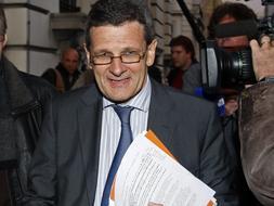 El grupo bancario y de seguros Fortis vender� ABN Amro  y recibir� 11.200 millones de fondos p�blicos