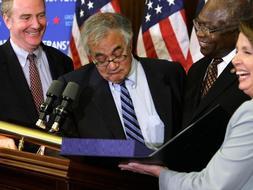 El mundo aplaude la aprobación del proyecto económico