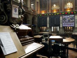 El Ibex pierde el 3,8% y cierra por debajo de los 10.000 puntos