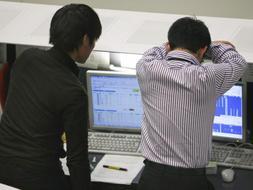 El pánico de los inversores tras el desplome de Wall Street hunde al Nikkei