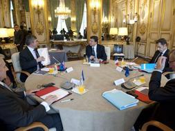 Los l�deres europeos acuerdan en Par�s un plan de ayuda para inyectar liquidez al sector bancario