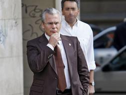 La Fiscala recurre la decisin de Garzn de declararse competente para investigar los crmenes del franquismo