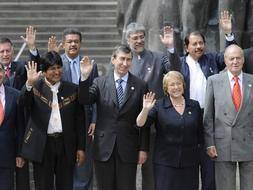 Los líderes latinoamericanos abogan por convocar una reunión mundial para afrontar la crisis financiera