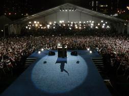 Miles de personas celebran en Chicago la victoria de Barack Obama