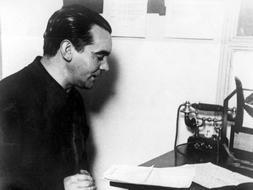 El juez Pedraz autoriza a la familia de Lorca presenciar la apertura de la fosa del poeta