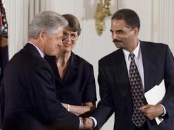 Eric Holder se convertir� en el primer secretario de Justicia negro de EEUU en la Administraci�n Obama