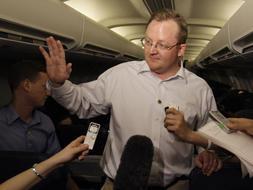 Obama confirma a su asesor y dise�ador de estrategias Robert Gibbs como secretario de Prensa