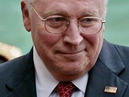 Cheney defiende la prisión de Guantánamo, la asfixia simulada en los interrogatorios y la invasión de Irak