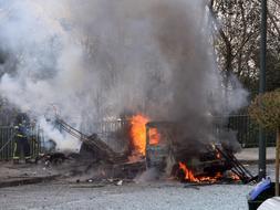 ETA cierra en año mostrando de nuevo su sinrazón con una furgoneta bomba junto a la sede de EiTB en Bilbao