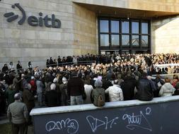 Cientos de periodistas claman en Bilbao por la libertad de expresi�n