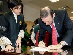 La defensa de Ibarretxe pide llegar �hasta el final� para demostrar su inocencia