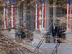 Obama ordena la congelación de salarios de altos cargos como medida para mejorar la transparencia