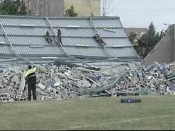 Cuatro nios muertos y al menos nueve heridos al hundirse una instalacin deportiva en Barcelona por el temporal