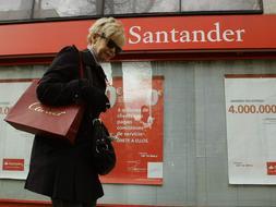 El beneficio neto del Santander cay� un 2% en 2008 mientras que el recurrente aumenta un 9%