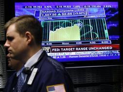 La Reserva Federal de Estados Unidos seguir� interviniendo en los mercados pero mantiene los tipos