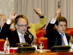 Los grupos parlamentarios rechazan las comparecencias de urgencia de Zapatero y Solbes para hablar de la crisis