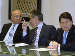 Zapatero escucha las 'quejas' de las entidades financieras en un encuentro más frío que los dos anteriores