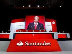 El Santander obtuvo 8.876 millones de euros en 2008, un 2% menos que en 2007