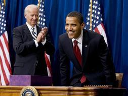 Obama promulga el plan de estímulo económico