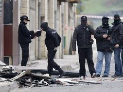 ETA utiliza ocho kilos de explosivos contra la sede del PSE en el municipio guipuzcoano de Lazkao
