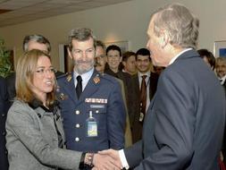 Chacón da explicaciones al secretario general de la OTAN tras la polémica retirada de Kosovo