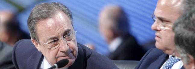 Florentino Pérez presenta la documentación y el aval exigidos