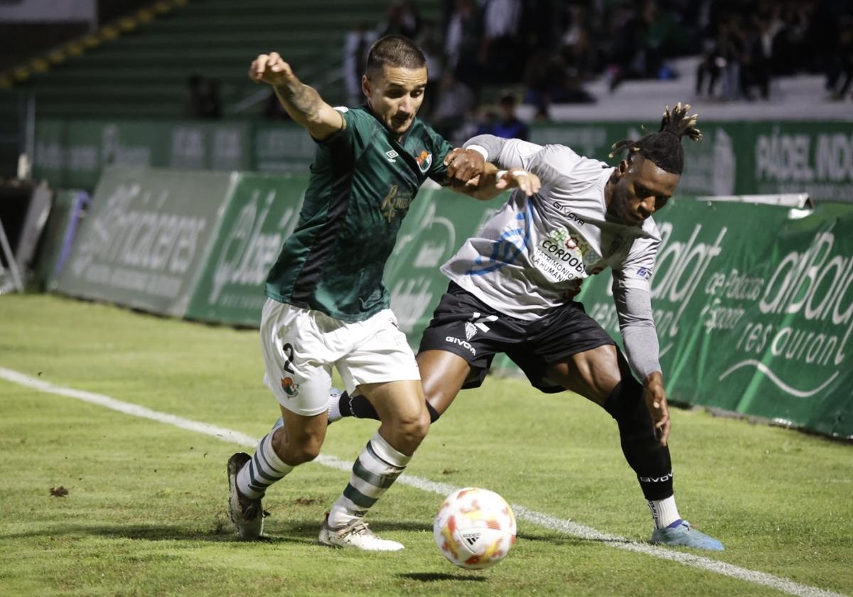 Cedric, en una acción del Córdoba CF, este sábado, ante el Cacereño