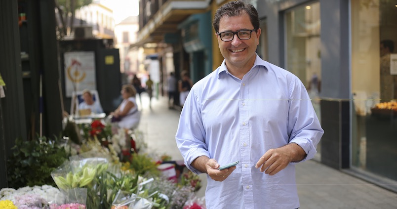 José Luis Bustos: «El riego inteligente permite optimizar cada litro de agua y un control desde el móvil»