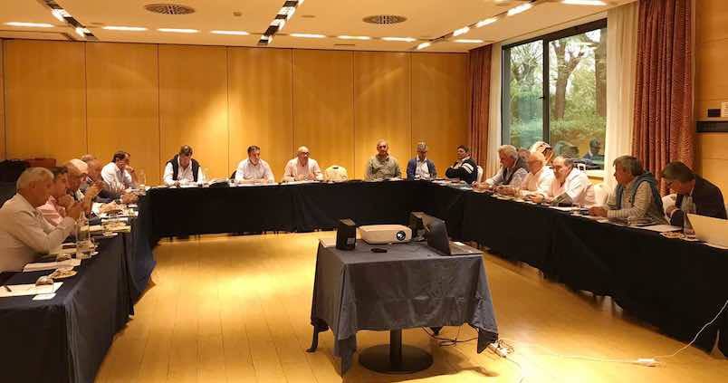 Las cooperativas incluyen la mano de obra y la gestión del agua entre sus prioridades