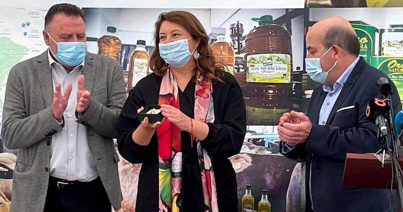 Crespo pide un ecoesquema para el olivar tradicional horas antes de reunirse con el ministro