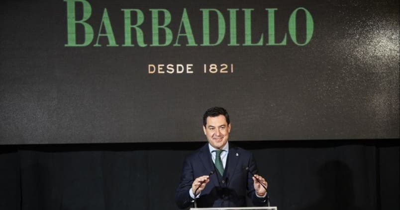 Juanma Moreno destaca la capacidad de innovación de las Bodegas Barbadillo en sus 200 años de historia